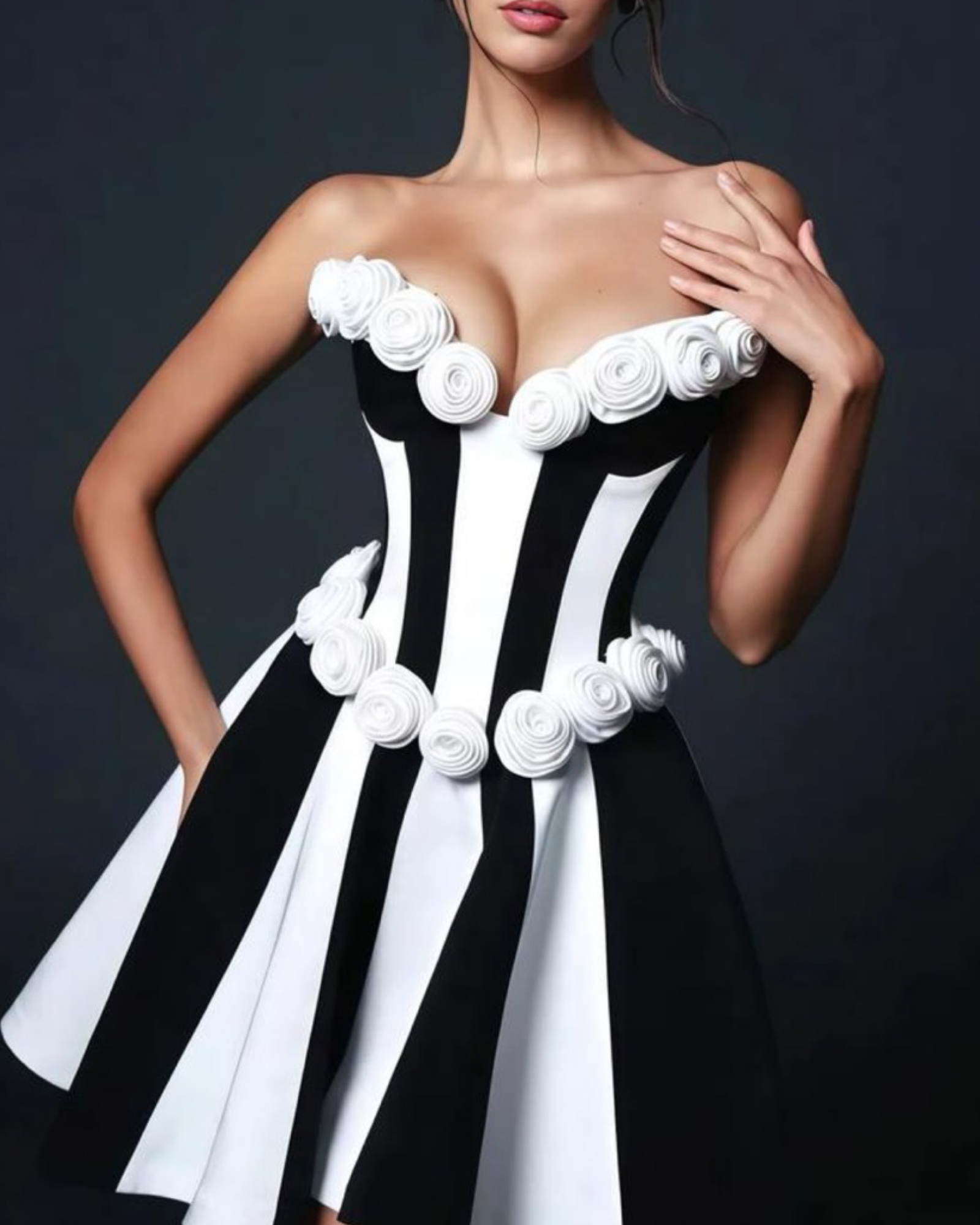 Sleeveless black and White flower dress