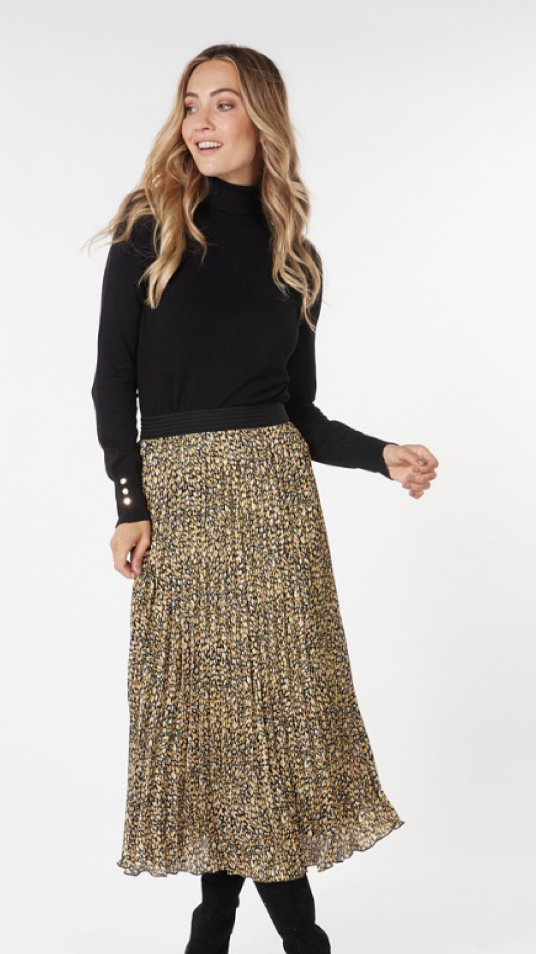 Long  pleated Skirt by Esqualo