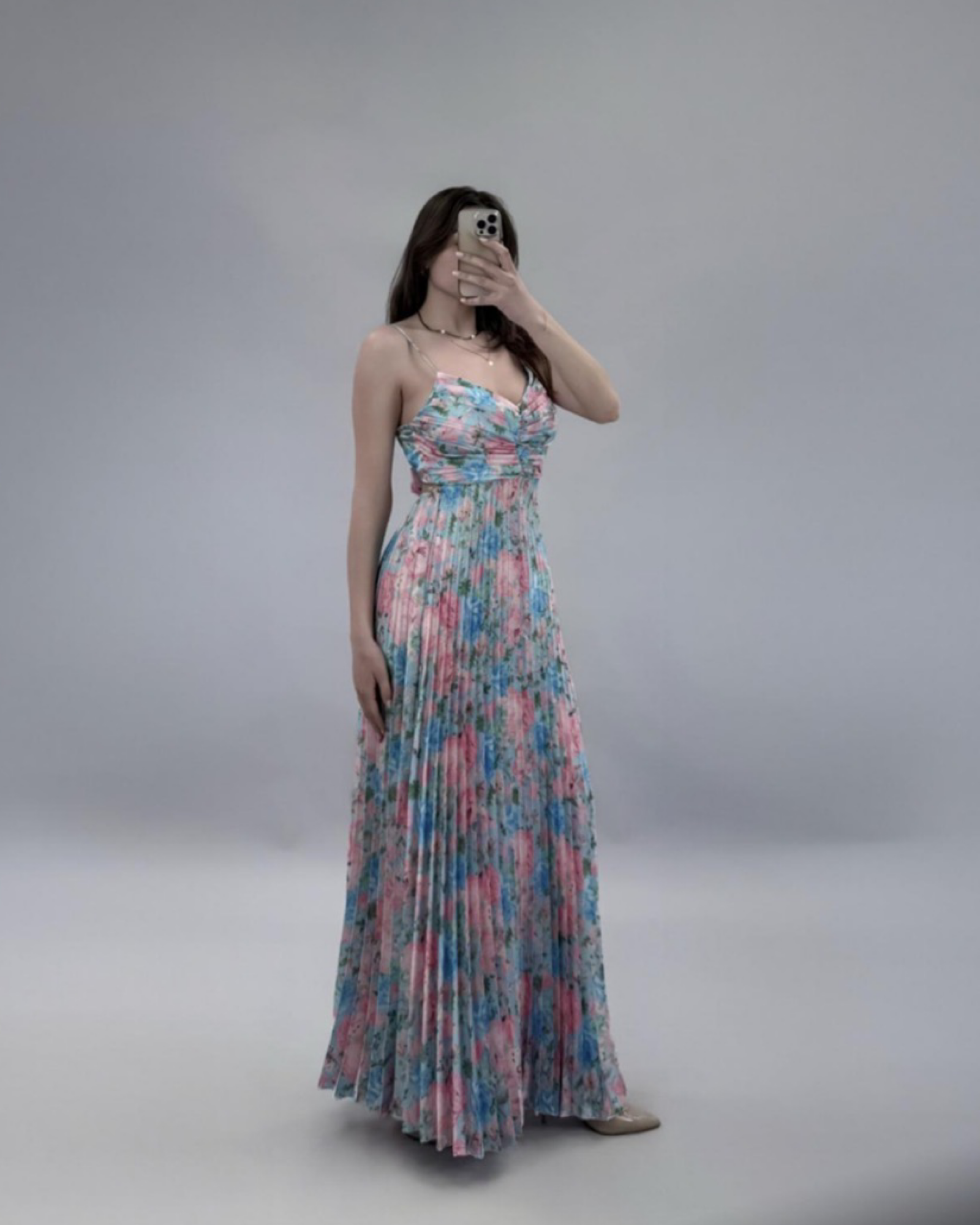 Sleeveless pleated summer dress