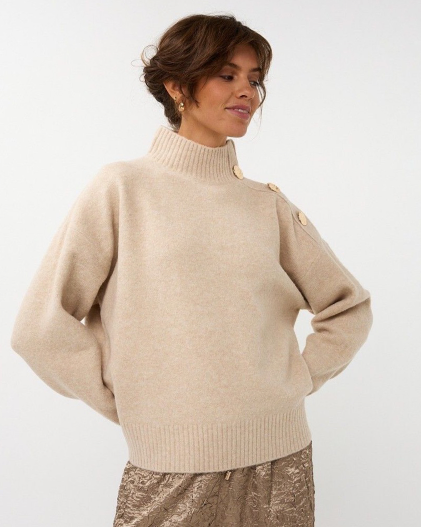 SWEATER SHOULDER BUTTONS