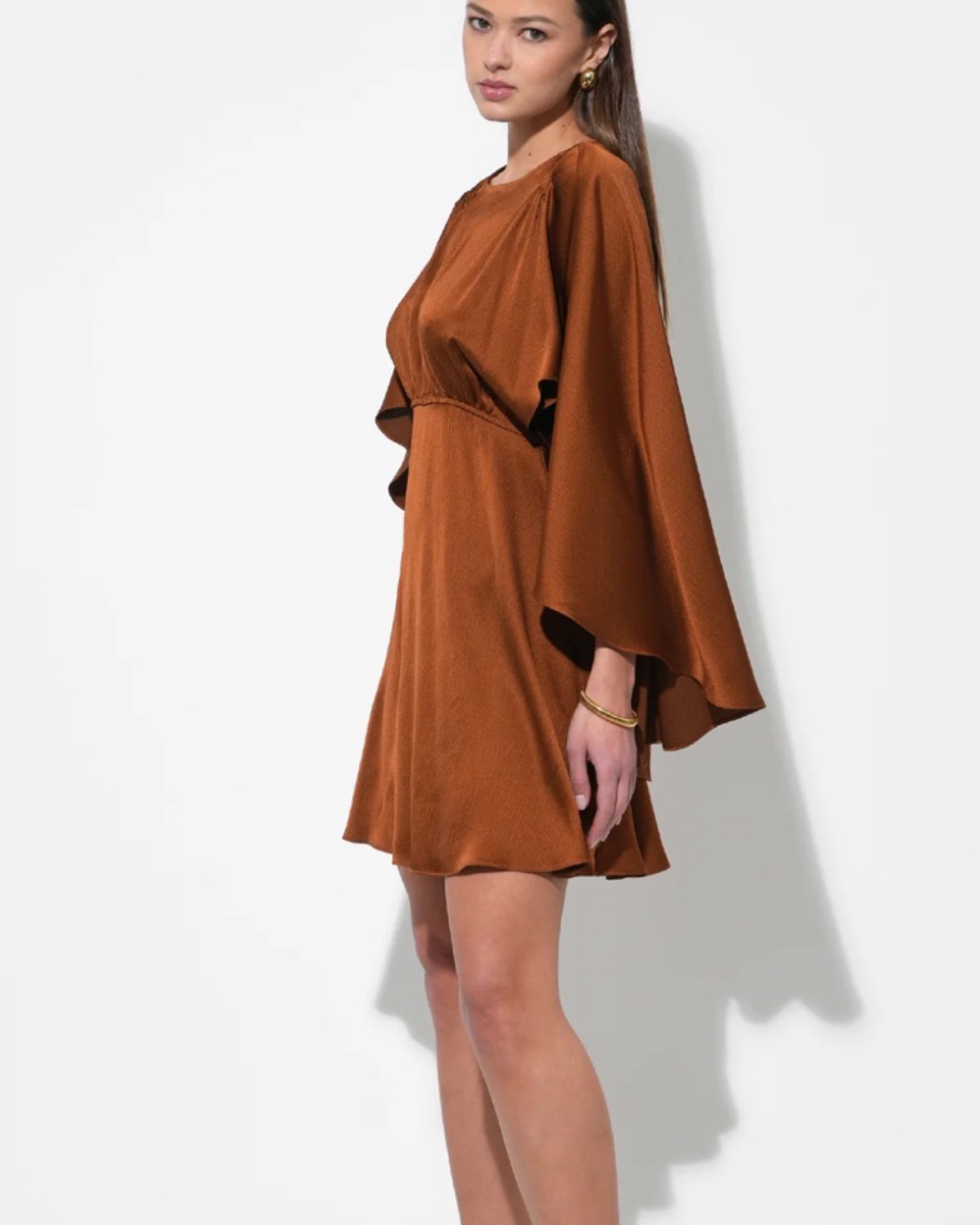 ADELYN RAE
SORAIA CAPE MINI DRESS