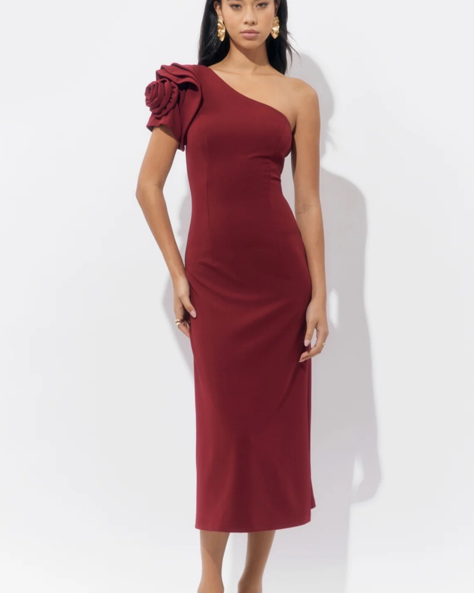 ADELYN RAE
DION ONE SHOULDER FLORAL APPLIQUE MAXI DRESS