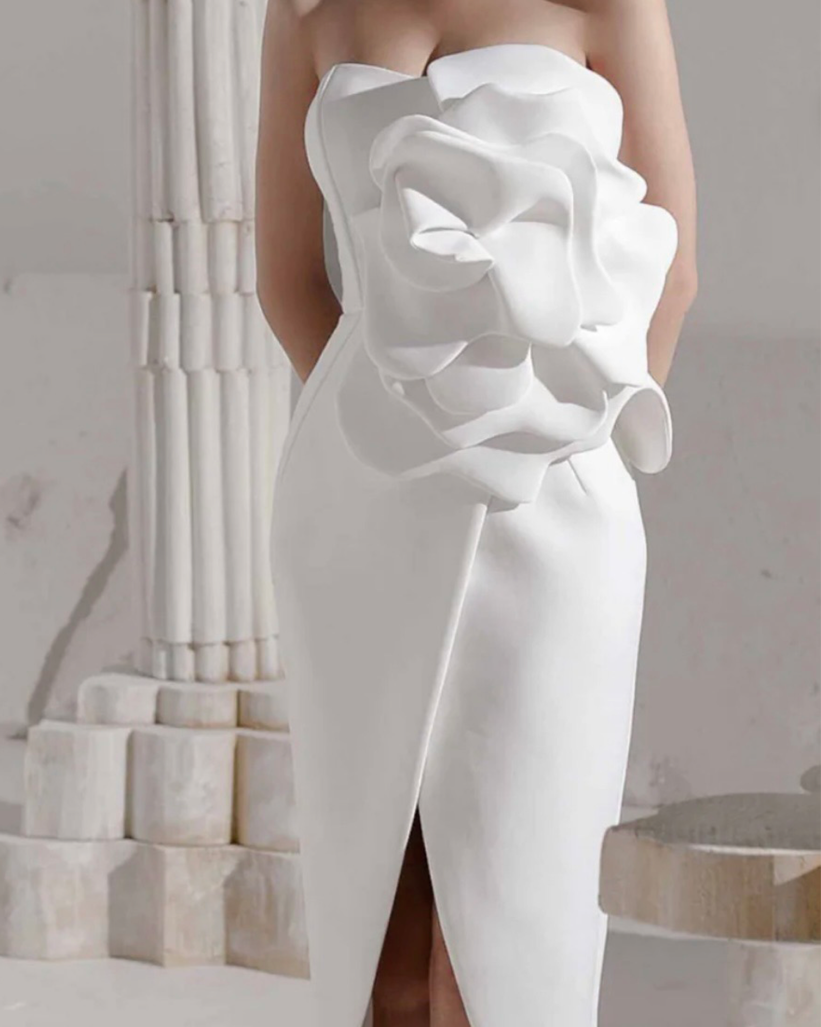 Sleeveless big flower white evening dress