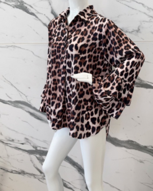 Leopard shirt with ruffled sleeves