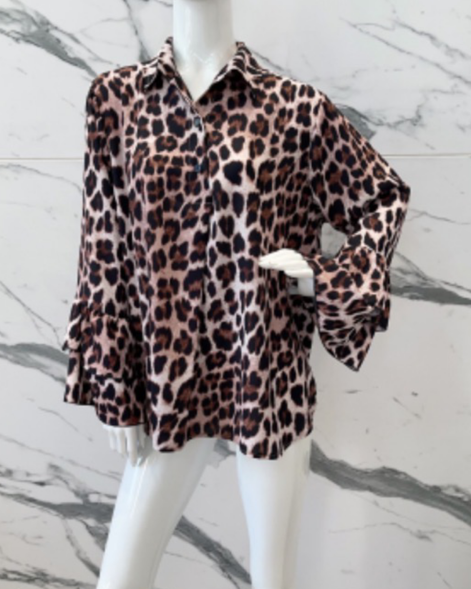 Leopard shirt with ruffled sleeves